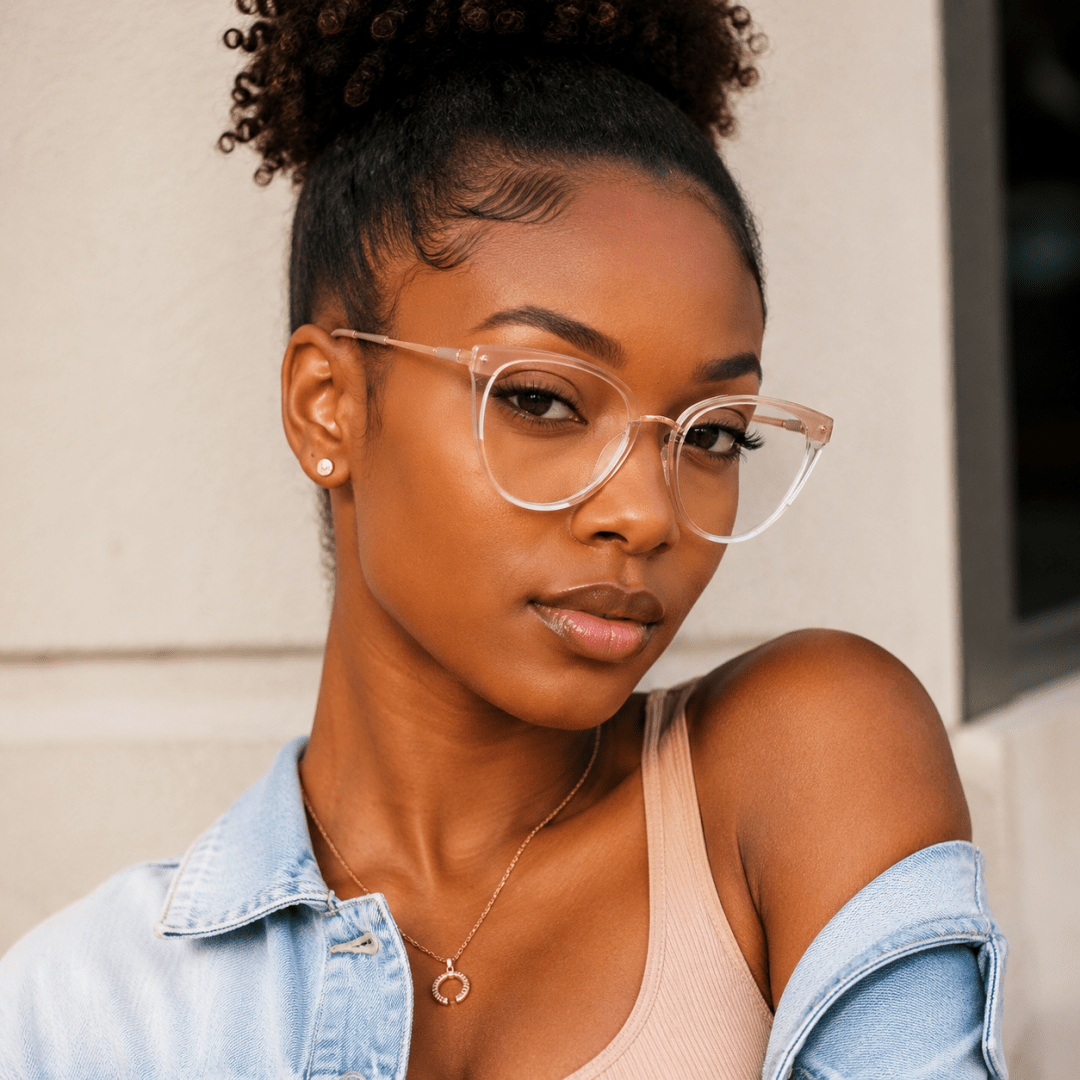 Pair Of Women's Retro Cat-Eye  - Street Fashion Photoshoot 评论和价格