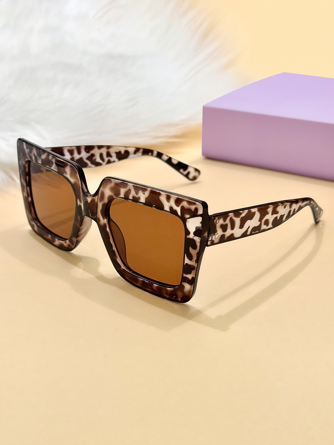 1Pc Niche Trendy Light Leopard - Street Fashion Photoshoot 评论和价格