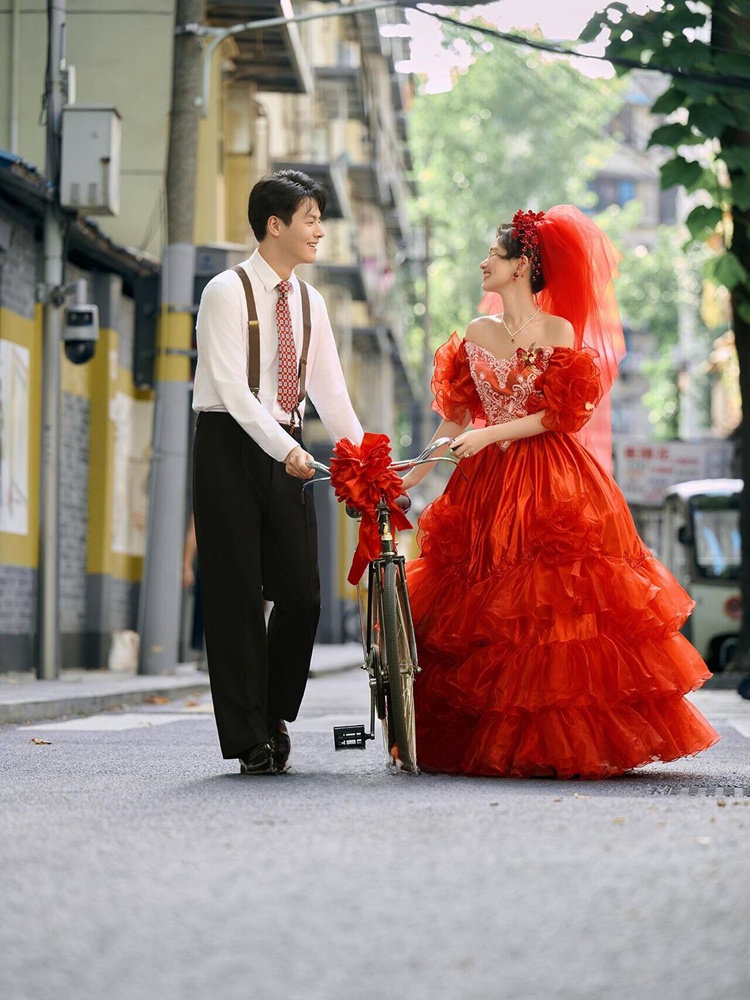 New Vintage Wedding Dress Film - Street Fashion Photoshoot 评论和价格