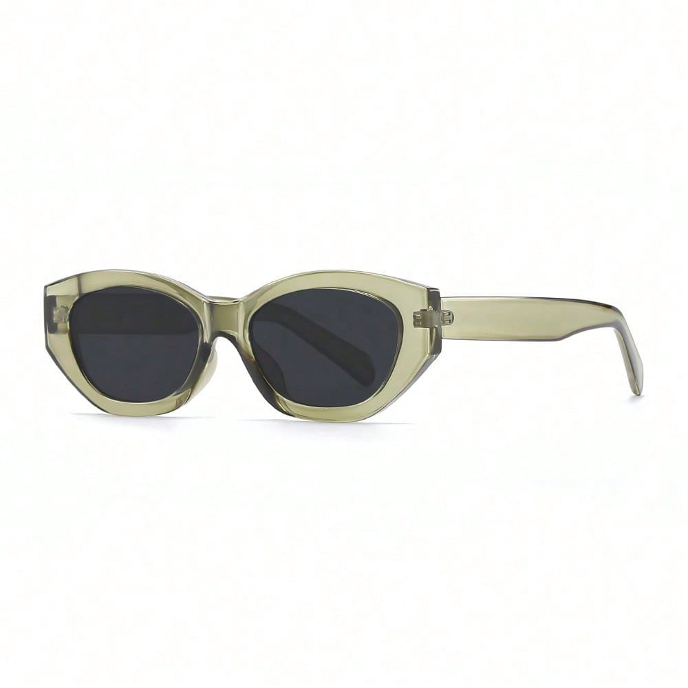 Pair Of Women's Retro Cat-Eye  - Street Fashion Photoshoot 评论和价格