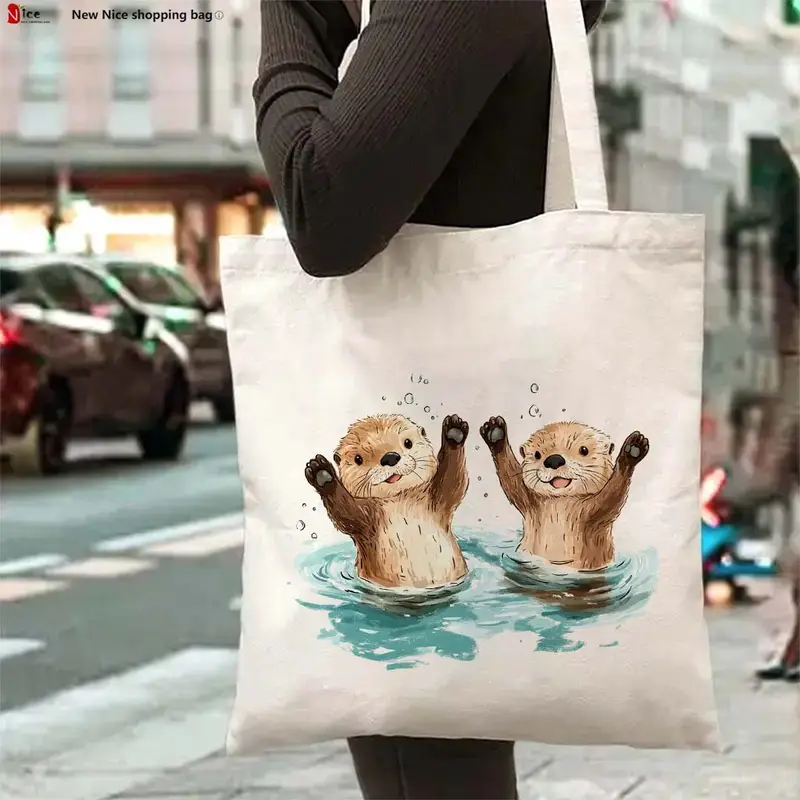 Sweet Otter Holding Heart Shel - Tote Bag Canvas Print 评论和价格
