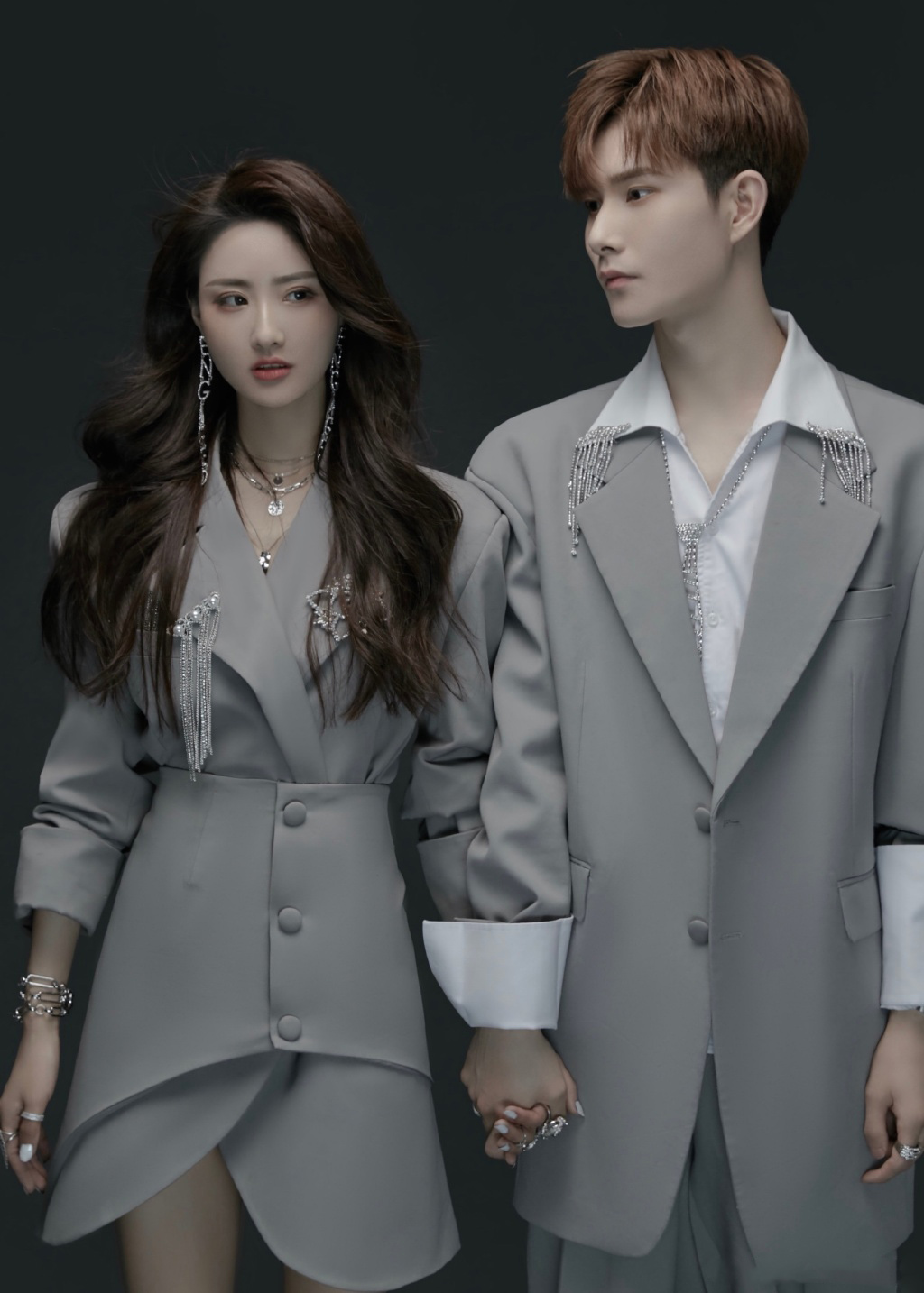 Couple's Fashionable Suit Set  - Street Fashion Photoshoot 评论和价格